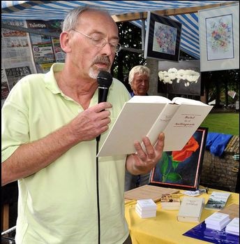 Voorlezen op de markt in Oldeberkoop